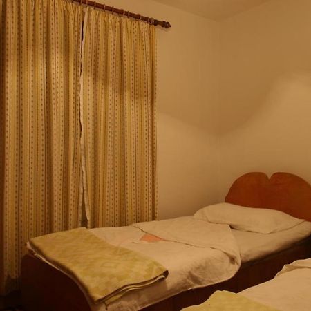 Guesthouse Pension Andrea Tiranë Luaran gambar