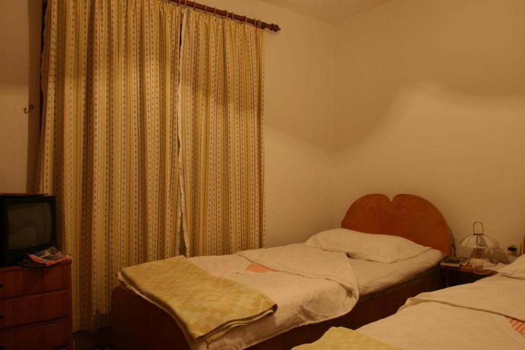 Guesthouse Pension Andrea Tiranë Luaran gambar