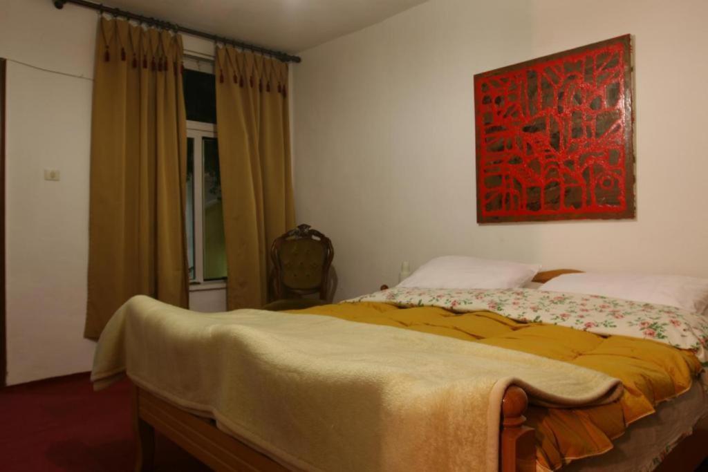 Guesthouse Pension Andrea Tiranë Luaran gambar