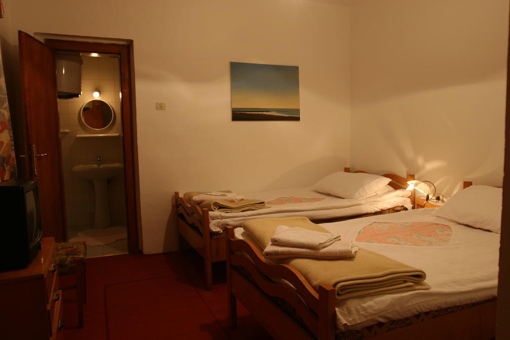 Guesthouse Pension Andrea Tiranë Luaran gambar