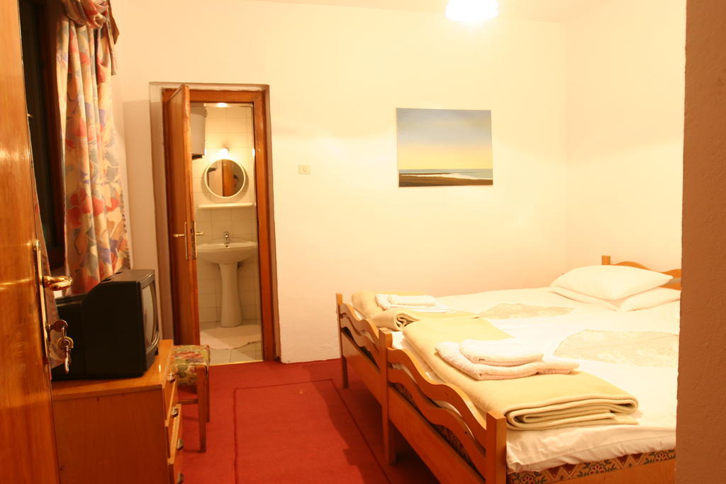 Guesthouse Pension Andrea Tiranë Bilik gambar